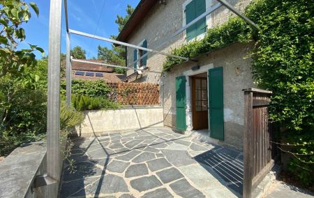 Maison de village jumelée de 6 pièces avec jardin à Veyrier