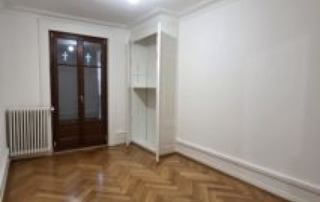 Appartement de 4 pièces avec balcon dans le quartier de la Servette