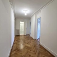 Appartement de 4 pièces avec balcon dans le quartier de la Servette