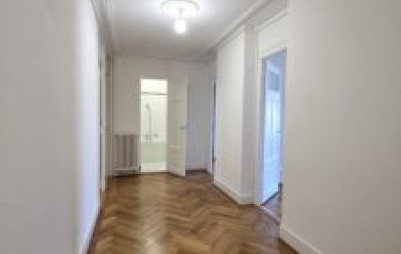 Appartement de 4 pièces avec balcon dans le quartier de la Servette