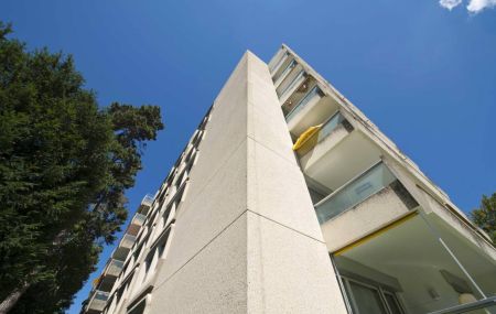 Appartement de 6 pièces rénové au 4ème étage d'env. 109m2