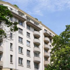 ATTIQUE TRAVERSANT de 5 pièces au 8ème étage avec accès direct par l'ascenseur