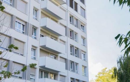 Appartement de 4 pièces au 8ème étage dans la partie en surélévation