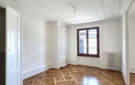 Appartement de 4 pièces avec balcon dans le quartier de la Servette