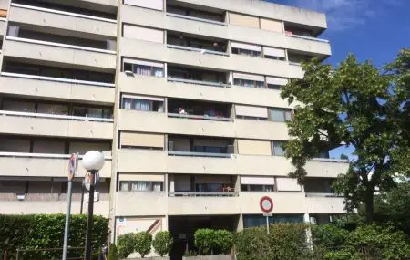 Appartement de 3 pièces au 4ème étage de 46m2 environ.