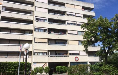 Appartement de 3 pièces au 4ème étage de 46m2 environ.