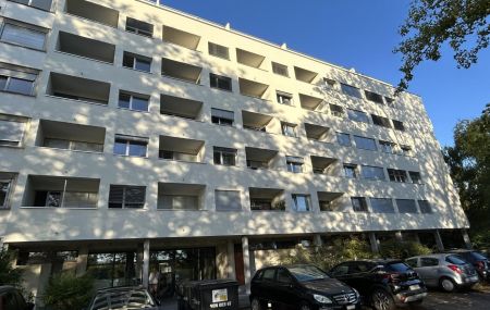 Bel appartement rénové de 3 pièces au 1er étage.