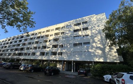 Bel appartement rénové de 3 pièces au 1er étage.