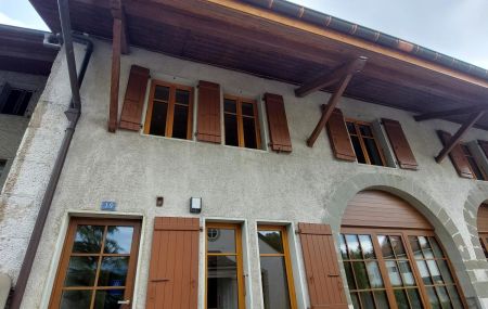 Très belle maison de village de 146m2 environ dont l'intérieur a été entièrement rénové sans balcon