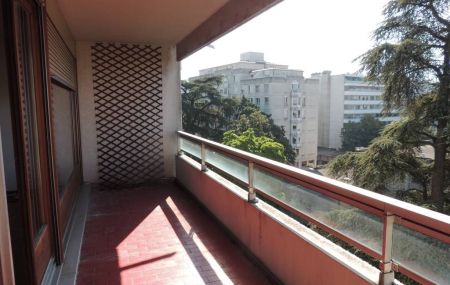 Spacieux appartement de 5 pièces avec balcons à Champel