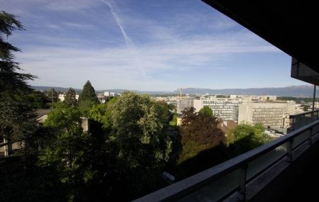 Spacieux appartement de 5 pièces avec balcons à Champel