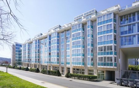 OPPORTUNITEE A SAISIR Appartement 5 pièces au 6ème étage - env. 127 m2 avec cachet.