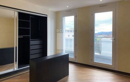 OPPORTUNITEE A SAISIR Appartement 5 pièces au 6ème étage - env. 127 m2 avec cachet.