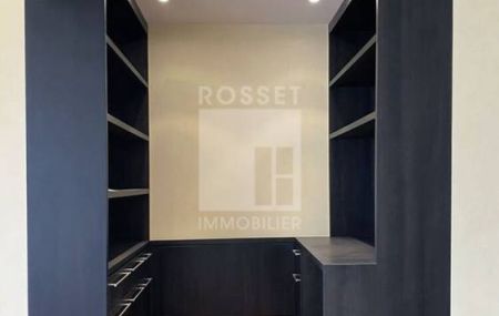 OPPORTUNITEE A SAISIR Appartement 5 pièces au 6ème étage - env. 127 m2 avec cachet.