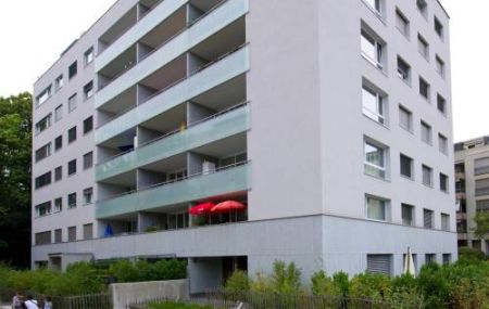 APPARTEMENT HLM Appartement de 5 pièces au 5ème étage d'env. 90m2