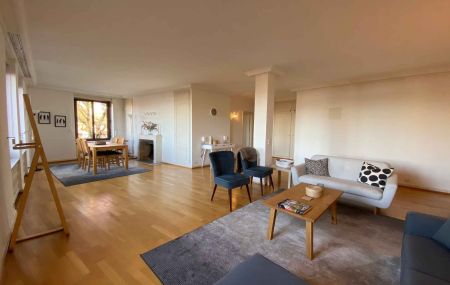 Magnifique appartement de 6 pièces à la Vieille Ville avec vue sur le lac et la Cathédrale