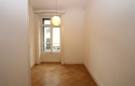 Appartement de 6 pièces avec balcon dans le quartier de Plainpalais