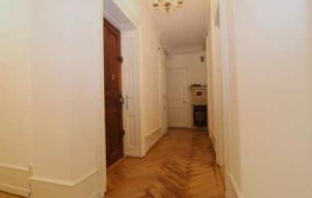 Appartement de 6 pièces avec balcon dans le quartier de Plainpalais