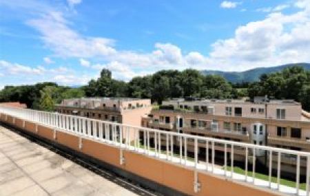 Appartement en attique de 5,5 pièces avec terrasse à Perly