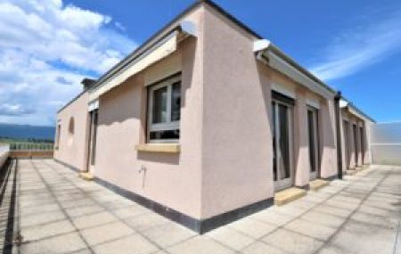 Appartement en attique de 5,5 pièces avec terrasse à Perly