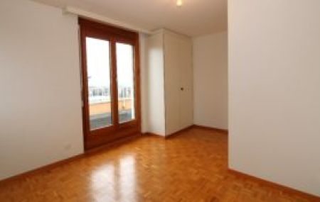 Appartement en attique de 5,5 pièces avec terrasse à Perly