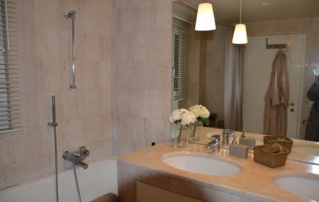 CHARMANTE MAISONNETTE DE VILLAGE AVEC JARDIN