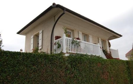 CHARMANTE MAISONNETTE DE VILLAGE AVEC JARDIN