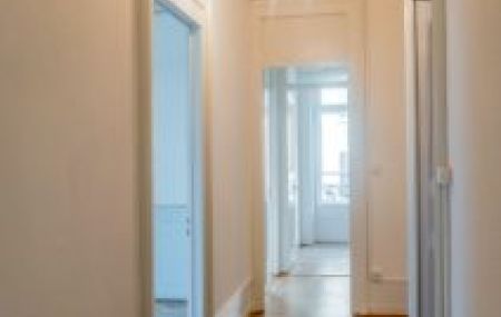 Appartement de 6 pièces avec balcon dans le quartier de Plainpalais
