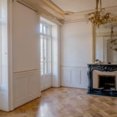 Appartement de 6 pièces avec balcon dans le quartier de Plainpalais