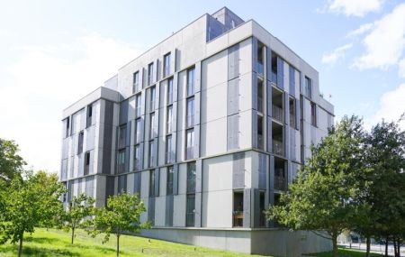 Bel appartement de 4 pièces au 2ème étage se composant comme suit :