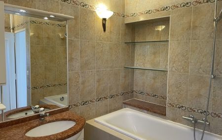 Bel appartement de 6 pièces à Florissant