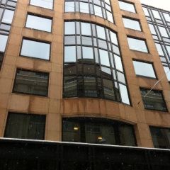 Studio meublé en attique avec balcon au centre ville