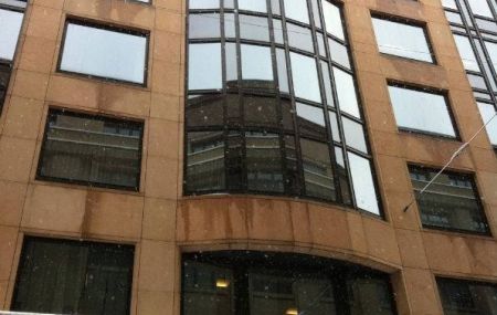 Studio meublé en attique avec balcon au centre ville