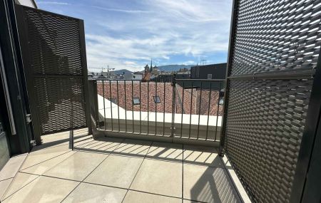 Studio meublé en attique avec balcon au centre ville