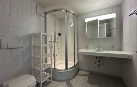 Studio meublé en attique avec balcon au centre ville