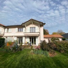 Villa de 8 pièces avec jardin à Veyrier