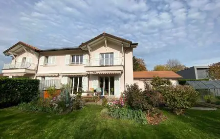 Villa de 8 pièces avec jardin à Veyrier