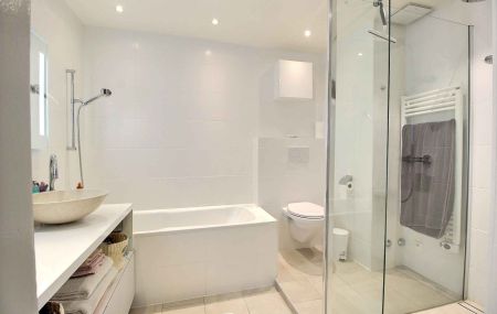 Appartement meublé de 5 pièces (deux chambres) avec balcon à Genthod