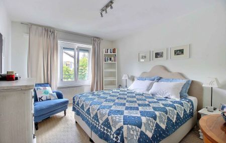 Appartement meublé de 5 pièces (deux chambres) avec balcon à Genthod