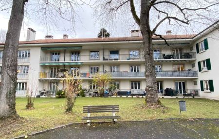Appartement meublé de 5 pièces (deux chambres) avec balcon à Genthod
