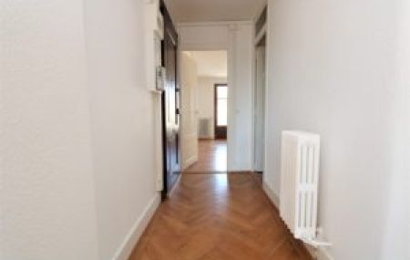 Appartement de 3 pièces avec balcons à la Servette