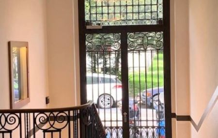 Appartement de 4 pièces au 3ème étage.-