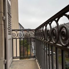 Appartement de 4 pièces au 3ème étage.-