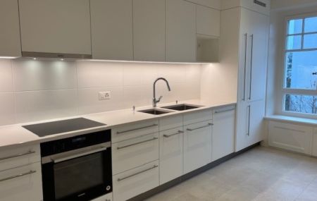 Appartement de 4 pièces au 3ème étage.-