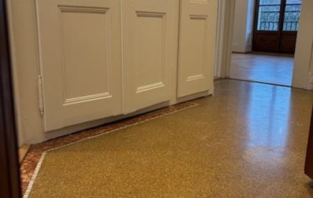 Appartement de 4 pièces au 3ème étage.-