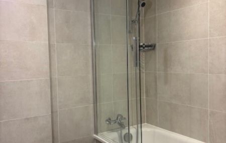 Appartement de 4 pièces au 3ème étage.-