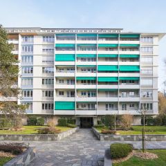 Appartement de 4.5 pièces au 2ème étage dans un immeuble avec ascenseur.