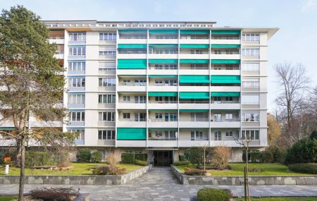 Appartement de 4.5 pièces au 2ème étage dans un immeuble avec ascenseur.