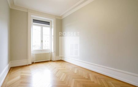 Magnifique appartement de 6 pièces rénové au 2ème étage en plein coeur du quartier des Tranchées et proche de toutes les commodités.