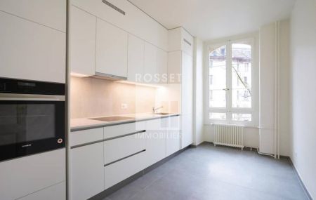 Magnifique appartement de 6 pièces rénové au 2ème étage en plein coeur du quartier des Tranchées et proche de toutes les commodités.